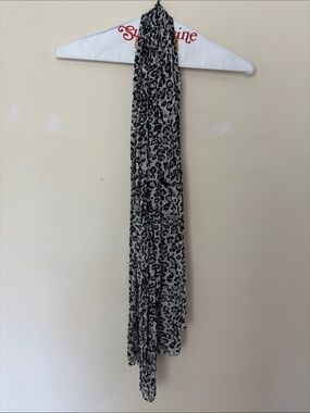 Lightweight Black and White Leopard Print Scarf